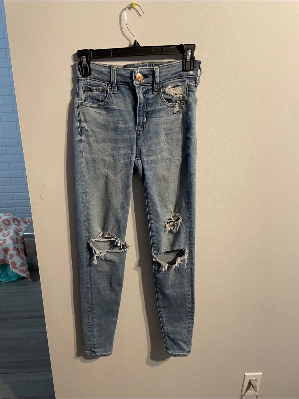 American Eagle Outfitters Light Wash Ripped Skinny Jeans